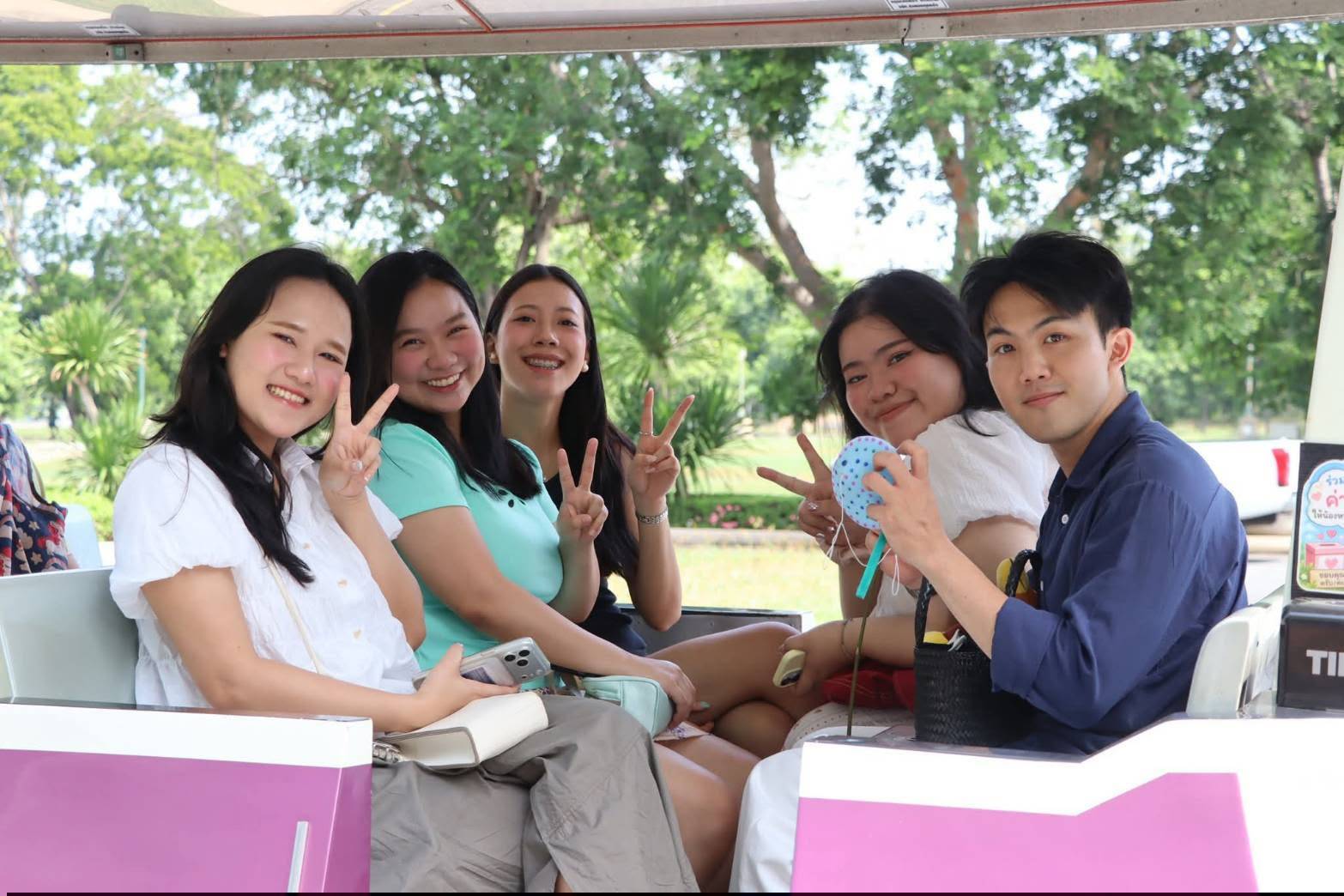 title - สุดสัปดาห์นี้ ศพส. ชวนมานั่งรถไฟเที่ยว ณ ศูนย์ส่งเสริมและพัฒนาอาชีพเสริมนอกภาคการเกษตร (ศูนย์ศิลปาชีพบางไทร (เดิม))